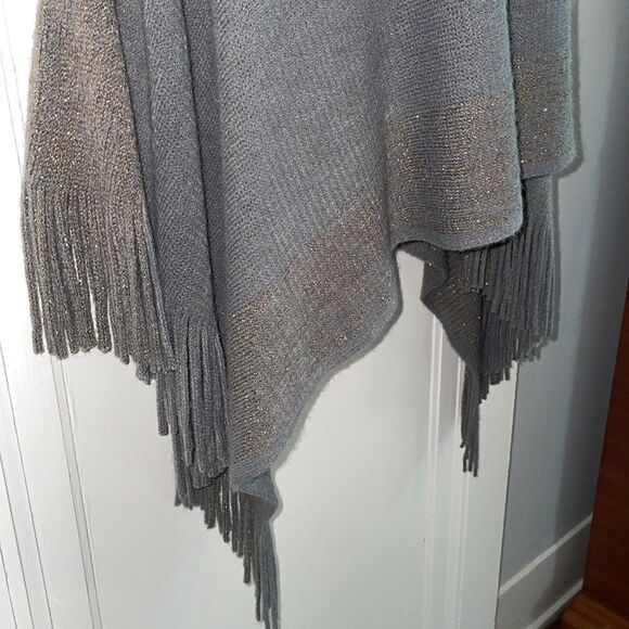 Nwot 2 Chic gray acrylic sweater with metallic gold thread - Picture 6 of 11